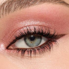 CHARLOTTE’UN GÜZELLEŞTİRİCİ GÖZ TRENDLERİ PALETİ PINK LOVE