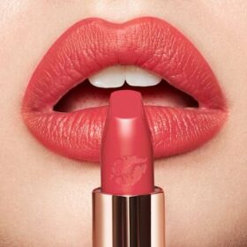 Hot Lips 2 YEDEK KARİNA’NIN YILDIZI