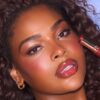 UNREAL BLUSH SAĞLIKLI PARLAKLIĞI SAĞLAYAN STİK CHERRY GLOW