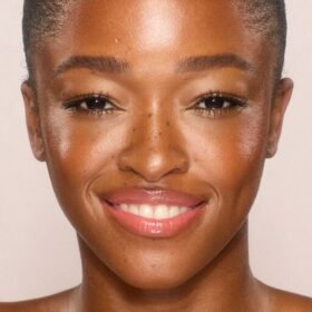 UNREAL SKIN SHEER GLOW TINT NEMLENDİRİCİ FONDÖTEN ÇUBUĞU 12.5 TAN