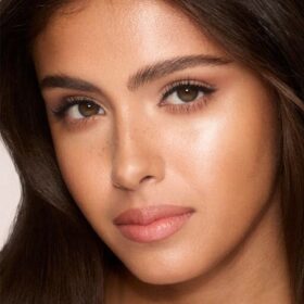 UNREAL SKIN SHEER GLOW TINT NEMLENDİRİCİ FONDÖTEN ÇUBUĞU 7 MEDIUM